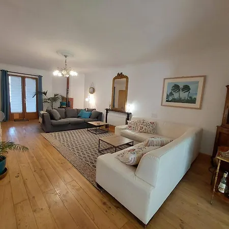 Large Family In Mediterranean France Tourbes