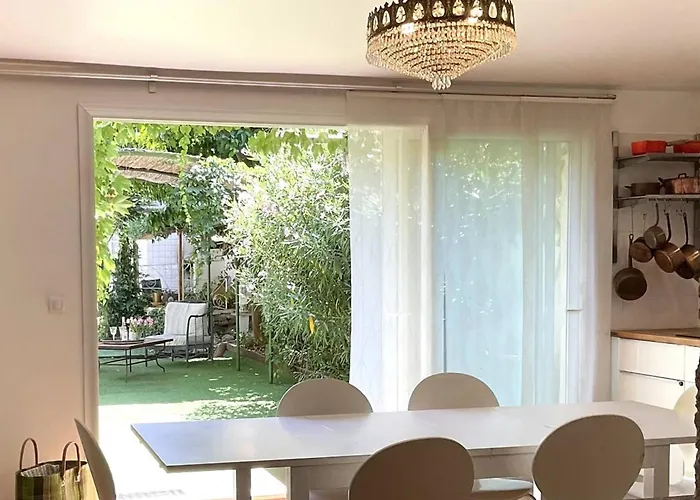 Large Family In Mediterranean France Tourbes